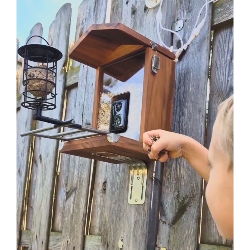 Vogelfutterhaus Seitenansicht - Befüllung mit Futter