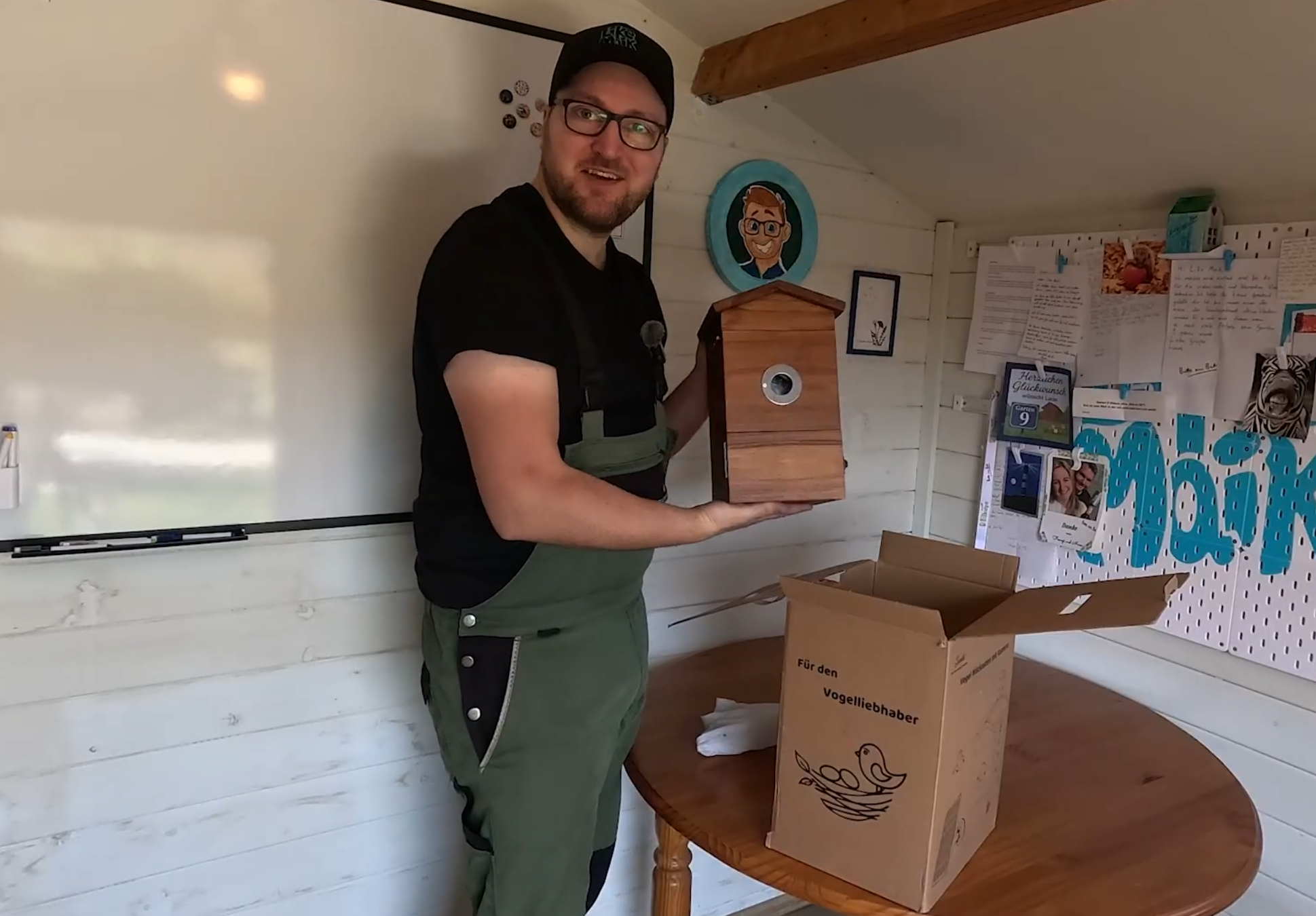 Video laden: Vogel Nistkasten mit Kamera von vogelhaus-mit-kamera.com - Vorstellungsvideo mit LikeMaik